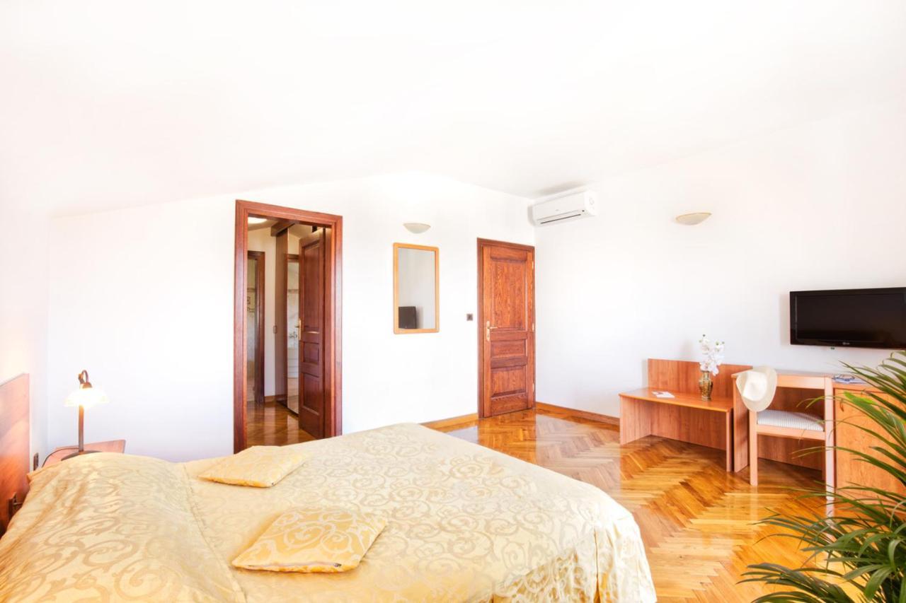 روفينج Villa Sveta Eufemija Bed End Breakfast I المظهر الخارجي الصورة