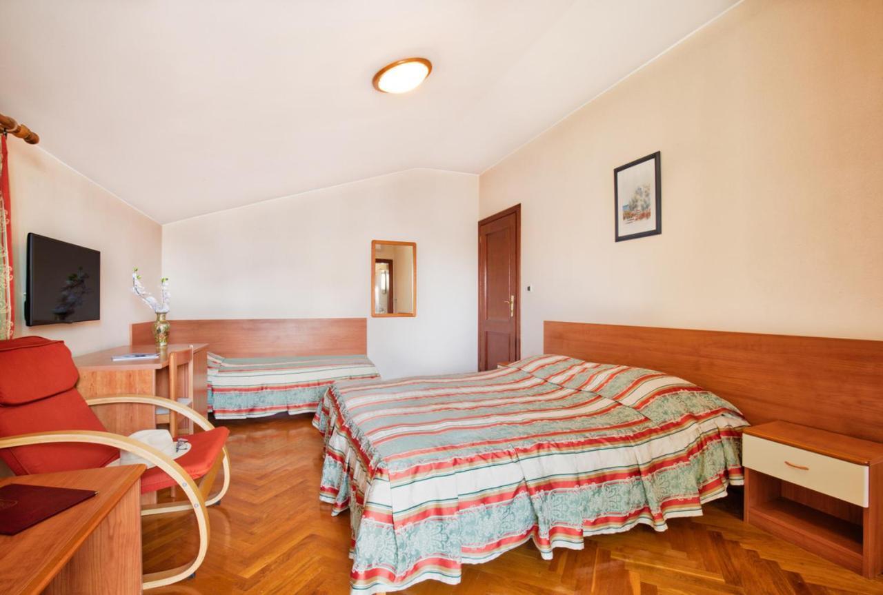 روفينج Villa Sveta Eufemija Bed End Breakfast I المظهر الخارجي الصورة